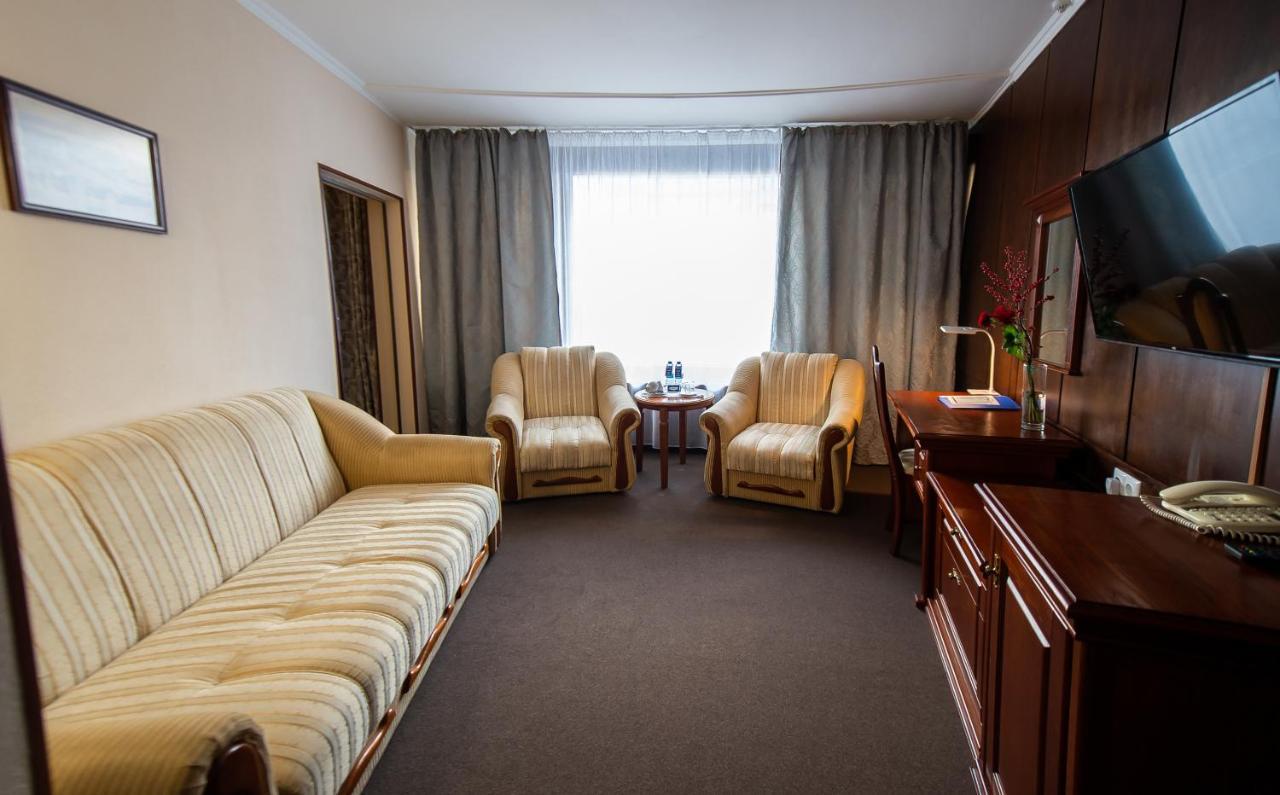 Salute Hotel Kyiv Exterior foto